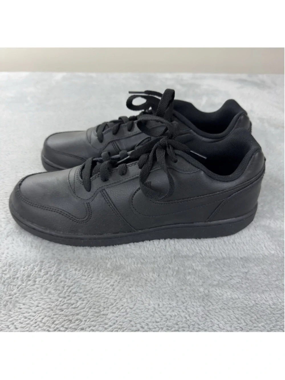Nike Men's Eberon Black Low Top Sneakers Size 10 US AQ1775-003